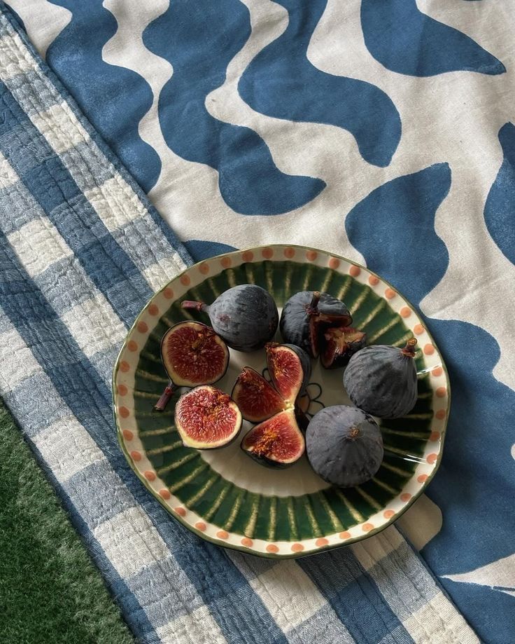 Sep 6 | Pottery Painting: Figs & Stripes